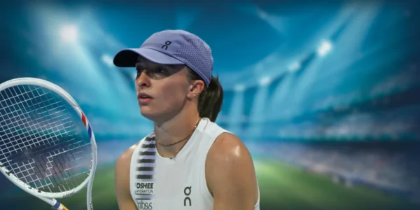 Iga Świątek na korcie podczas Indian Wells 2026, przygotowana do returnu na twardej nawierzchni.